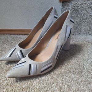 Nic + Zoe Vida Gray Suede Pointed Toe Pump Embroidred Geometric Size 7M